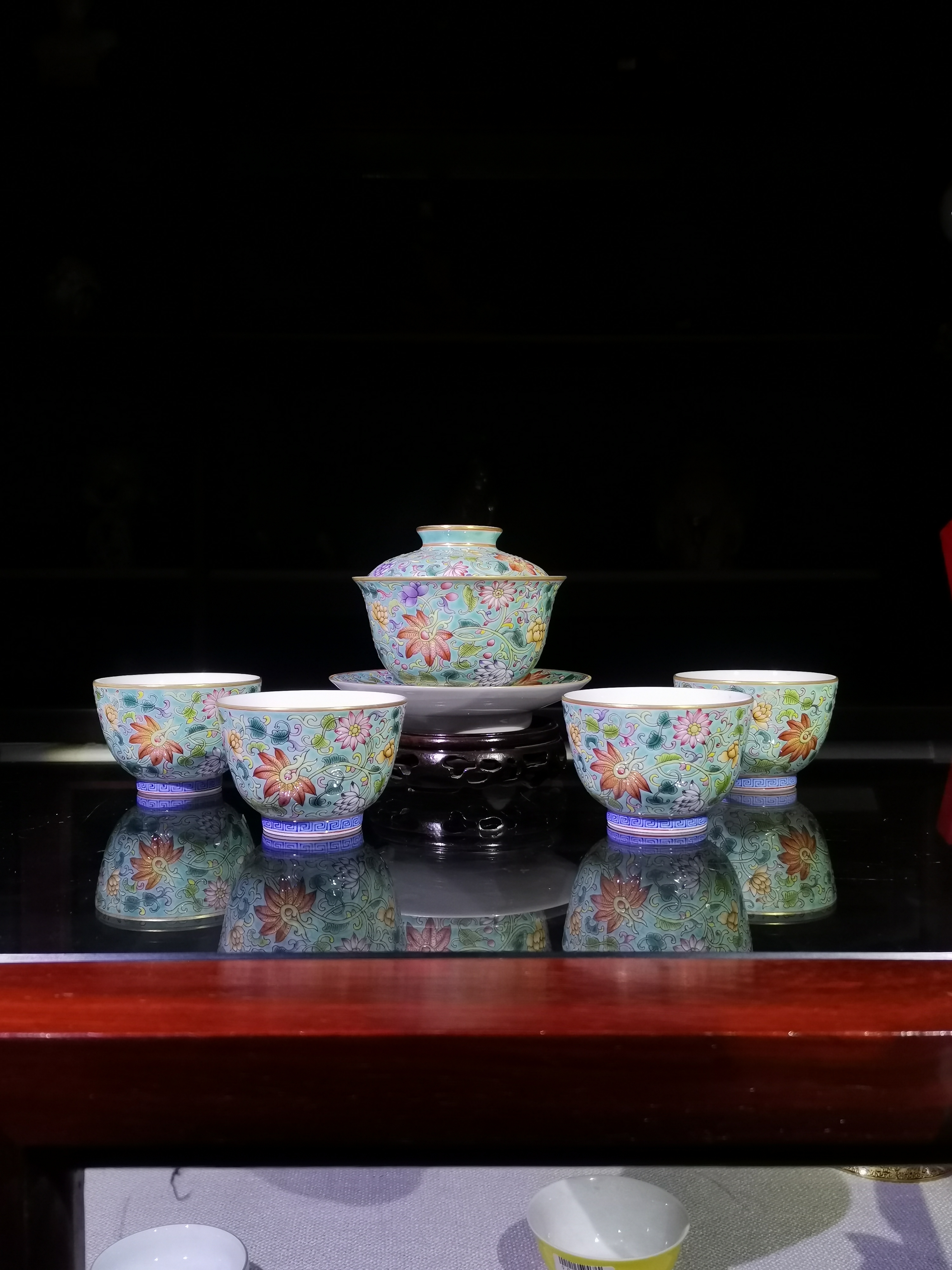 翡翠地滿(mǎn)工穿枝蓮茶具套組